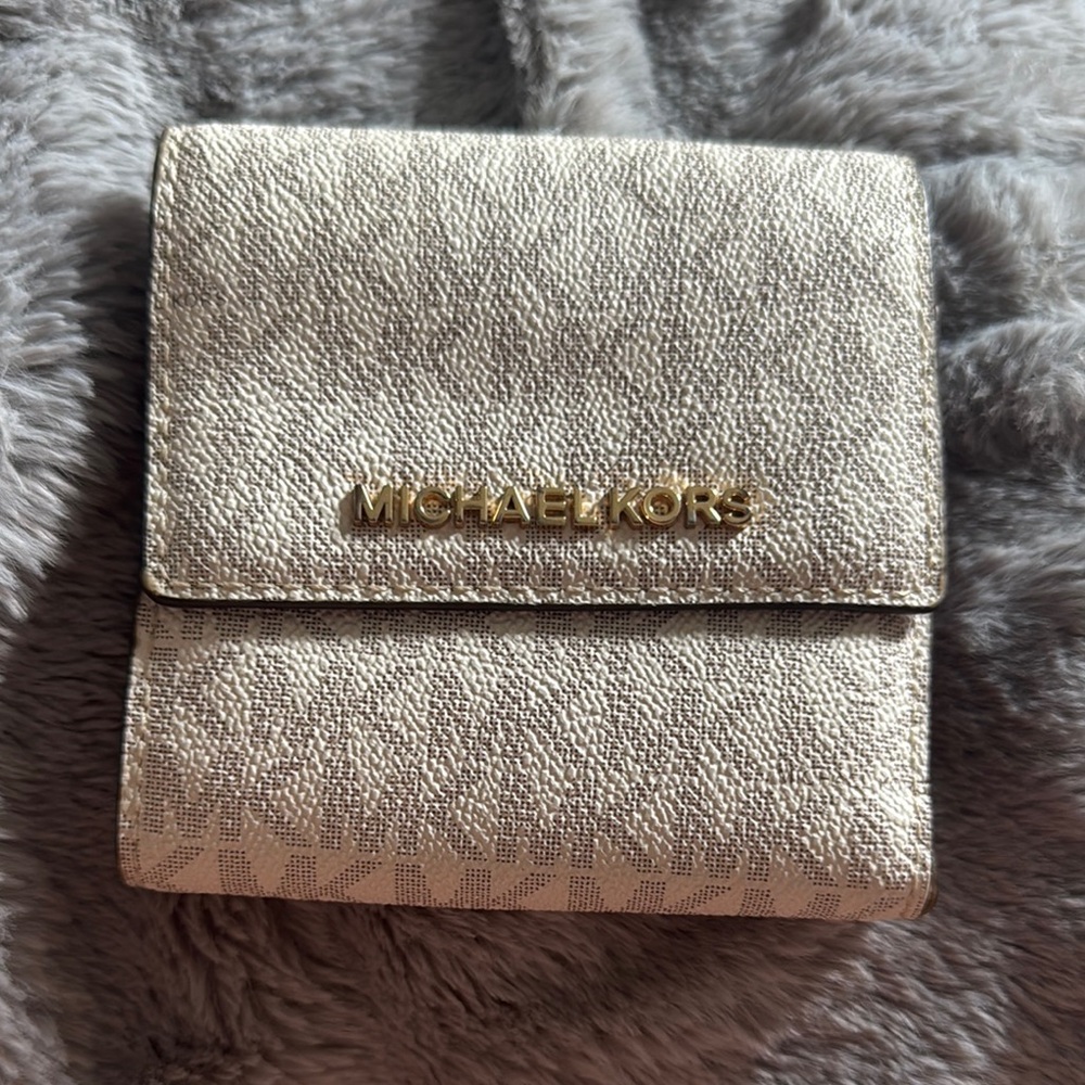 Michael Kors Cream Wallet